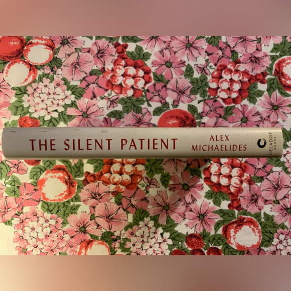 The Silent Patient by Alex Michaelides Hardback Novel 2019 #1 NYTimes Bestseller - Picture 4 of 9